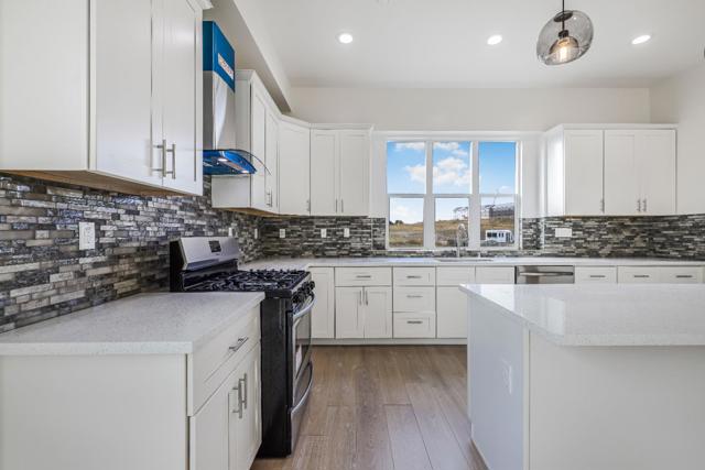 401 San Luis Avenue, Watsonville CA: https://media.crmls.org/mediaz/3494665e-2e83-4cfd-971a-3e2738ba24b7.jpg