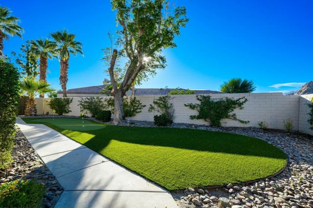 57916 Interlachen, La Quinta CA: https://media.crmls.org/mediaz/34948518-b83f-4097-a474-edb4cd0f5eb0.jpg