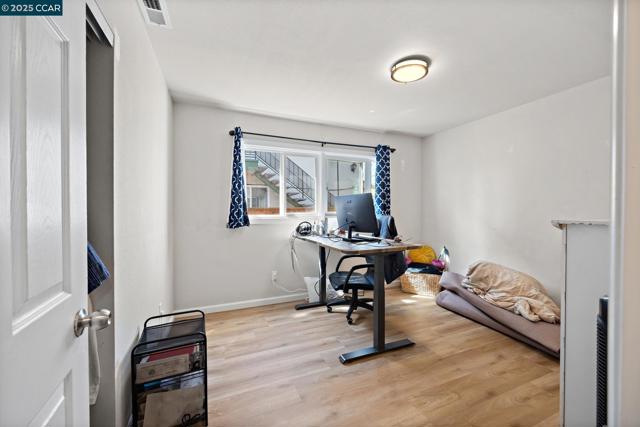 7447 Lockwood St, Oakland CA: https://media.crmls.org/mediaz/3494939a-8157-4180-840d-b30650689c5a.jpg