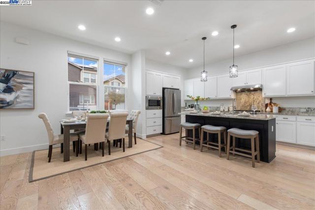 4026 Chalk Hill Way, Dublin CA: https://media.crmls.org/mediaz/3495b5a2-ad6b-4aff-8fb6-47d75a417e55.jpg