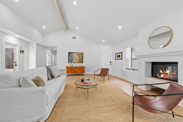 4912 Keos Way, Oceanside CA: https://media.crmls.org/mediaz/3495c568-b1f8-475e-b491-dc524aa28105.jpg