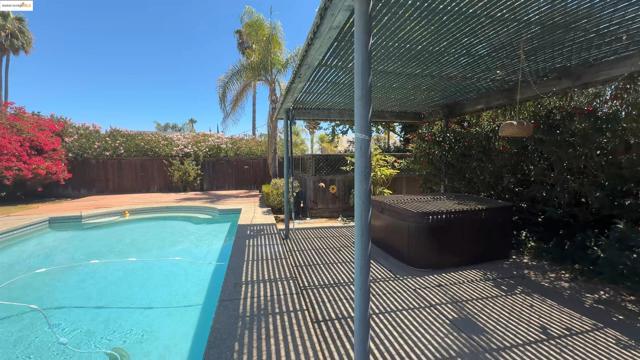 435 Discovery Bay Blvd, Discovery Bay CA: https://media.crmls.org/mediaz/34963bcc-f1d6-45d8-9825-95286dba16c9.jpg