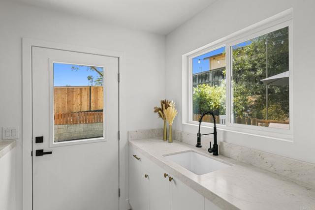 Detail Gallery Image 14 of 42 For 2015 Summit Dr, Escondido,  CA 92025 - 4 Beds | 3/1 Baths