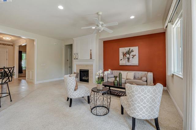 2453 Gardenstone Pl, Manteca CA: https://media.crmls.org/mediaz/3497252a-562f-4b1f-b356-19d5615bffe6.jpg