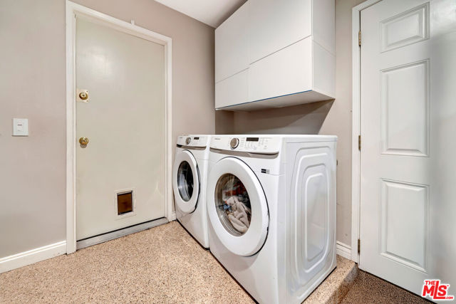 2425 Dusan Street, Simi Valley CA: https://media.crmls.org/mediaz/34974e9f-63dd-401d-99fb-6b6ebf411c3b.jpg