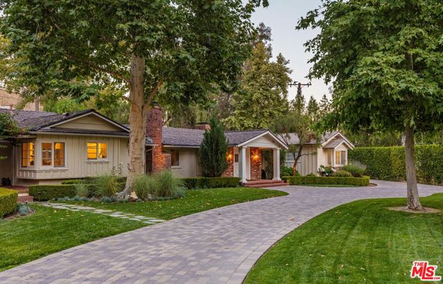 5840 Round Meadow Road, Hidden Hills CA: https://media.crmls.org/mediaz/34976f77-a6fd-4402-bfd5-61a023b96a6c.jpg