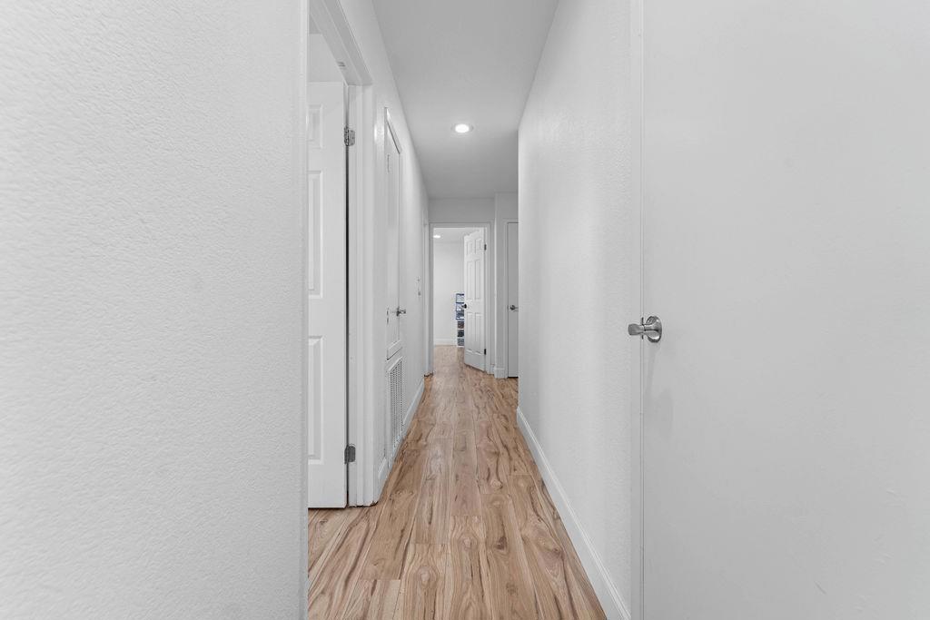 https://media.crmls.org/mediaz/3497b763-d3ff-496c-bde6-c34a8add0596.jpg?preset=X-Large
