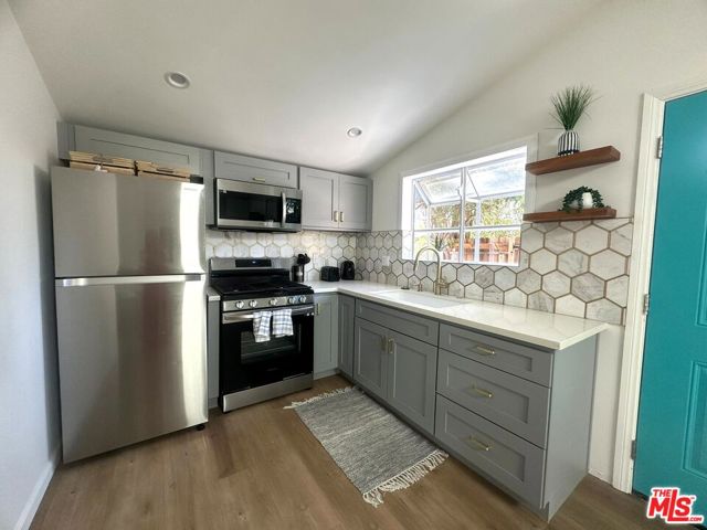 20338 Coulson Street, Woodland Hills CA: https://media.crmls.org/mediaz/3497c1e5-3ef7-4cc9-bcac-1cd5f1ba08b6.jpg