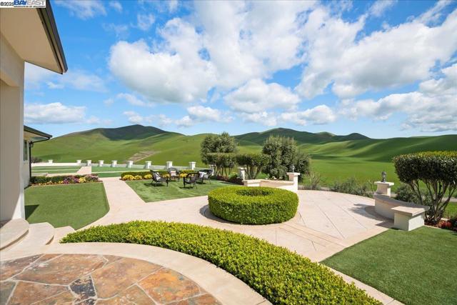 5388 Doolan Rd, Livermore CA: https://media.crmls.org/mediaz/3497f01e-0a79-4824-b2fb-9e260846f1e4.jpg