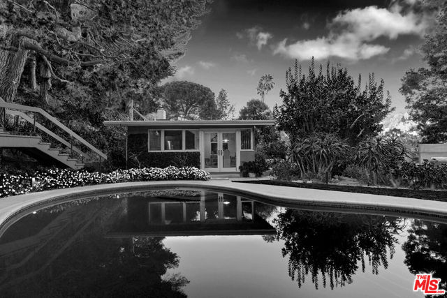 8581 Appian Way, Los Angeles CA: https://media.crmls.org/mediaz/3497f8bd-fee8-425d-b529-81deb6004369.jpg