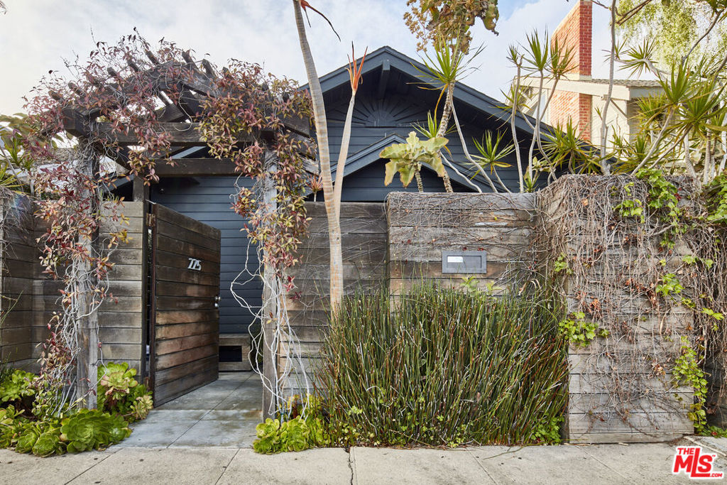225 Windward Avenue, Venice, CA 90291