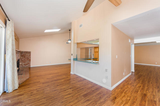 13716 Herrick Avenue, Sylmar CA: https://media.crmls.org/mediaz/34990128-13a6-4085-931a-87fc3d606bf1.jpg