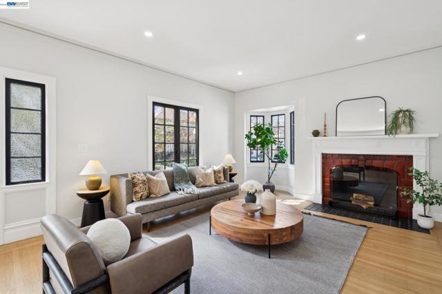 Image 5 of 45 For 800 Trestle Glen Rd