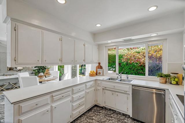 937 Parrott Drive, Hillsborough CA: https://media.crmls.org/mediaz/349952a9-c116-4ccd-8882-d858fb9fc0a6.jpg