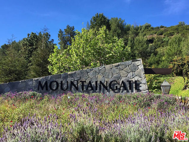 12386 Ridge Circle, Los Angeles CA: https://media.crmls.org/mediaz/3499ce96-4830-4406-8192-c00dac8582fe.jpg