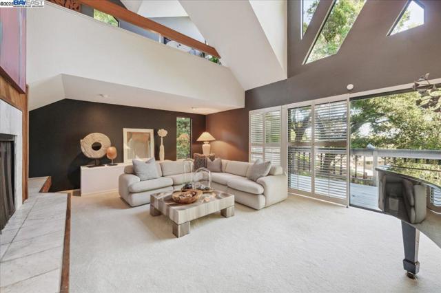 391 Oak Ln, Pleasanton CA: https://media.crmls.org/mediaz/3499d150-0266-4be7-b32e-f837d148dba1.jpg