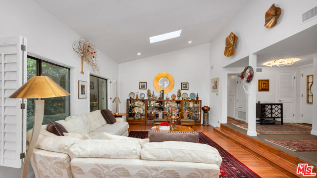 1434 Greenfield Avenue, Los Angeles CA: https://media.crmls.org/mediaz/349a6d9c-74ca-4d92-a9b5-876344639371.jpg