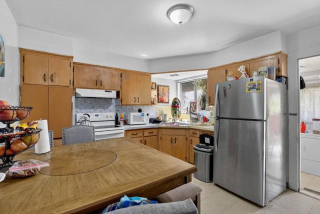 422 N 5th Street, San Jose CA: https://media.crmls.org/mediaz/349add37-8f6b-4c09-a659-52c65e0627db.jpg