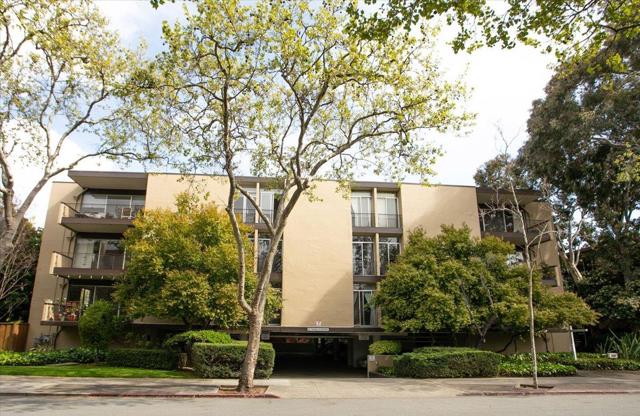 455 Grant Avenue, Palo Alto CA: https://media.crmls.org/mediaz/349ae116-bd40-4a4d-aeb6-4f828753cb50.jpg