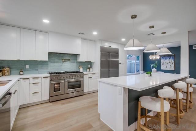 10415 Mesa Madera Dr, San Diego CA: https://media.crmls.org/mediaz/349ae648-89ea-469f-96b7-4d6dc3e1615b.jpg