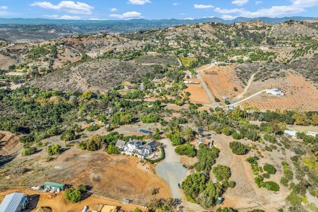 Detail Gallery Image 5 of 7 For 1589 Aldorado Dr, Vista,  CA 92084 - – Beds | – Baths