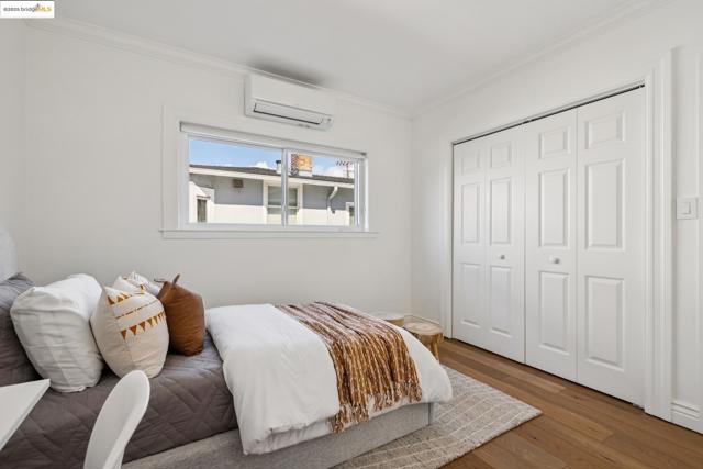 1642 10Th St, Berkeley CA: https://media.crmls.org/mediaz/349b5e40-9ba0-4553-9701-adeb9692f9d9.jpg