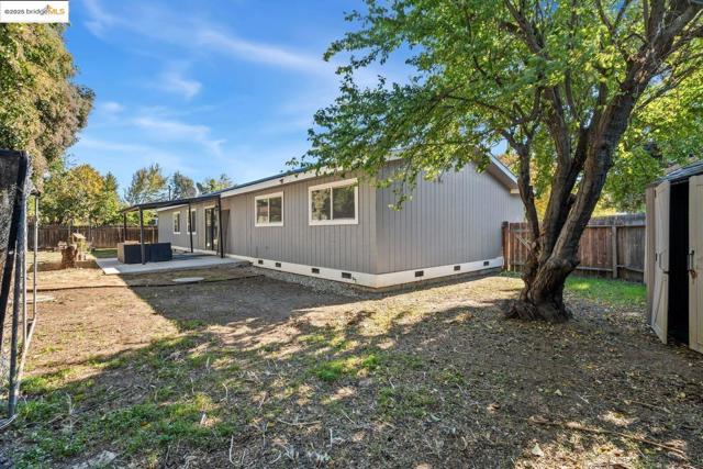 1311 Madison PL, Woodland CA: https://media.crmls.org/mediaz/349b5fcc-6780-4804-b34d-7dde3271be46.jpg