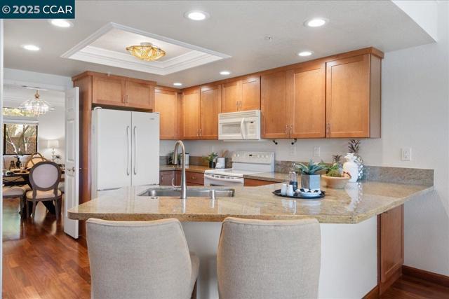 5501 Terra Granada Dr, Walnut Creek CA: https://media.crmls.org/mediaz/349b8434-41c5-4c96-af53-486ef9b21f96.jpg