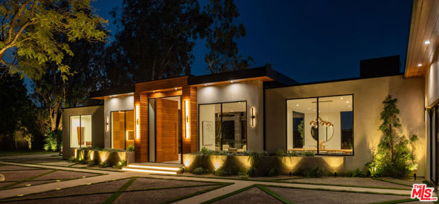 12752 Mulholland Drive, Beverly Hills CA: https://media.crmls.org/mediaz/349bbacb-66b7-484c-b0cd-b18958e52105.jpg