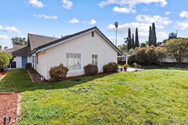 815 Boyle Ave, Escondido CA: https://media.crmls.org/mediaz/349bd74c-b646-4d4f-a938-12c58d18ec24.jpg