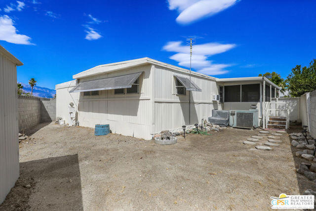 69421 Poolside Drive, Desert Hot Springs CA: https://media.crmls.org/mediaz/349bd9a3-0ebc-43aa-9bea-63be6c5c5053.jpg