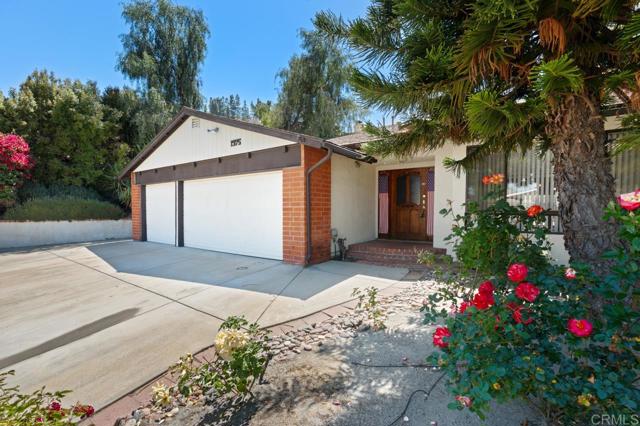 Detail Gallery Image 3 of 75 For 1975 Belmore Ct, El Cajon,  CA 92020 - 5 Beds | 3 Baths