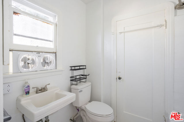 165 S Mansfield Avenue, Los Angeles CA: https://media.crmls.org/mediaz/349c6b22-247d-4a3d-b16a-a3788504d9bd.jpg