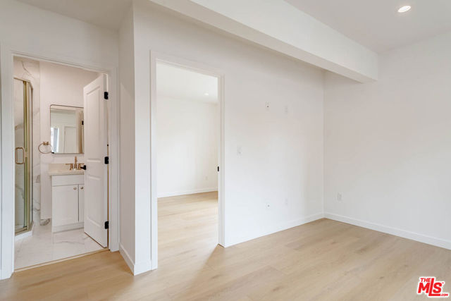 321 Lincoln Avenue, Glendale CA: https://media.crmls.org/mediaz/349cf1a5-d221-41c9-98d7-7edb84b7145e.jpg