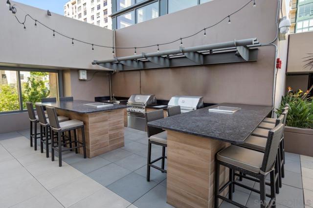 550 Front Street, San Diego CA: https://media.crmls.org/mediaz/349d0bbc-eff1-46f1-a42e-e976beac7dc4.jpg