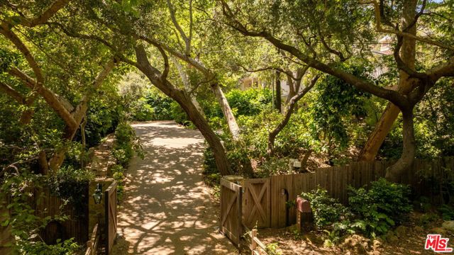 1900 Old Ranch Road, Los Angeles CA: https://media.crmls.org/mediaz/349d554e-22ad-4ffa-8a25-71f3407591eb.jpg