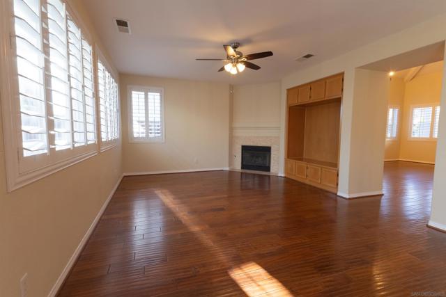 551 Dundee Ln, San Marcos CA: https://media.crmls.org/mediaz/349de928-8432-47ba-b300-8cb957dd247c.jpg