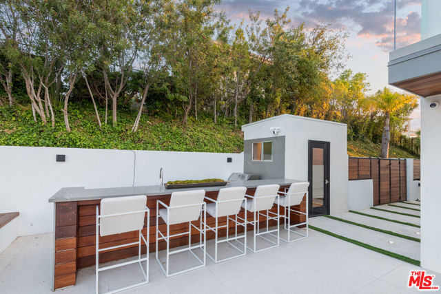 4338 Gayle Drive, Tarzana CA: https://media.crmls.org/mediaz/349eaf10-d83e-4bf1-bb07-ff473ae36c6d.jpg