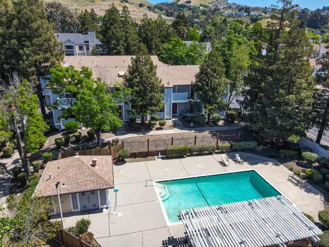 29629 Mountain Oak Court, Hayward CA: https://media.crmls.org/mediaz/349eca27-f5ab-45b4-94e2-b71feb466c37.jpg