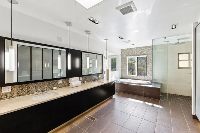 1035 Macadamia Drive, Hillsborough CA: https://media.crmls.org/mediaz/349fa525-68f9-4e19-985c-75f14b5325fc.jpg