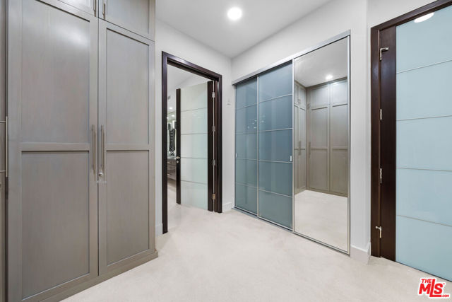 1318 Roxbury Drive, Los Angeles CA: https://media.crmls.org/mediaz/349fe09e-8662-46b9-bd71-ec0c354930a6.jpg