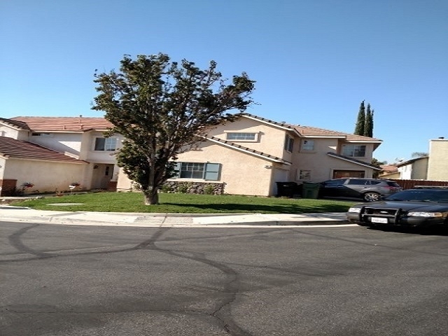 990 Primrose Ln, Corona, CA 92878