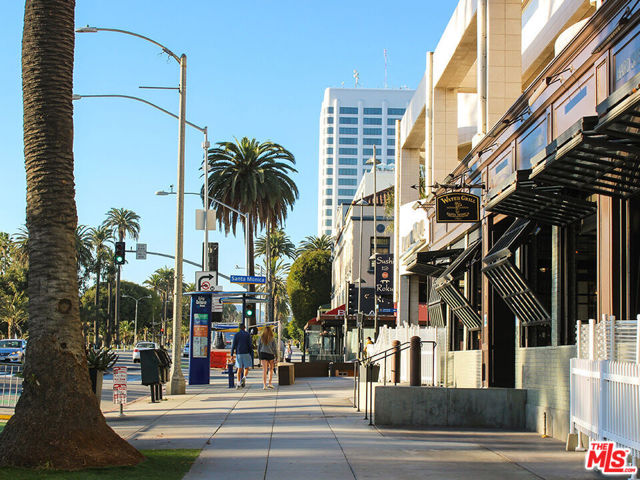 1431 Ocean Avenue, Santa Monica CA: https://media.crmls.org/mediaz/34a00a60-54ea-4d92-bf6c-6c691448b4c9.jpg