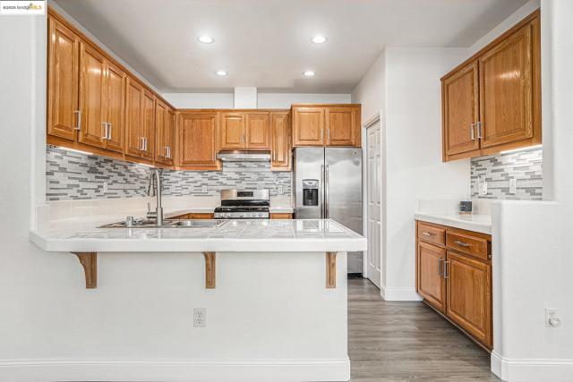 4112 Montgomery Hill Dr, Antioch CA: https://media.crmls.org/mediaz/34a14bb2-4a1e-4acc-aa6d-e515c9b5f661.jpg