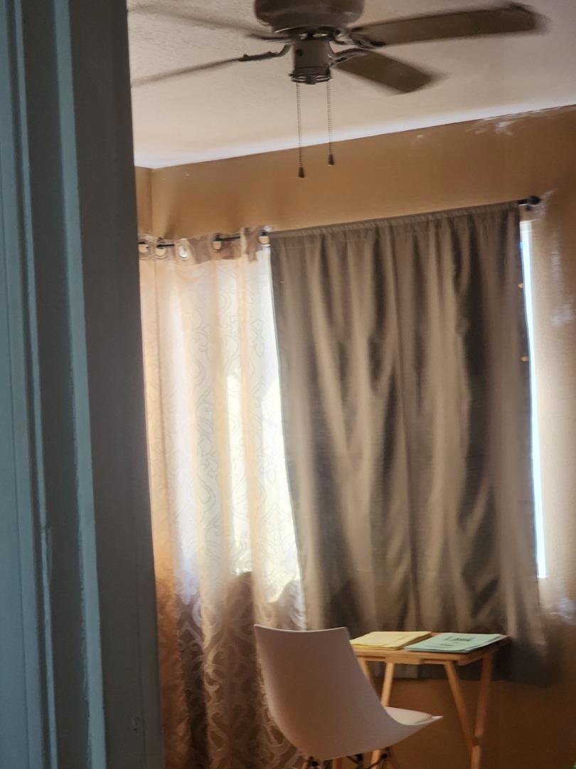 https://media.crmls.org/mediaz/34a1d180-f56d-4a1c-9938-5e91d848e456.jpg?preset=X-Large