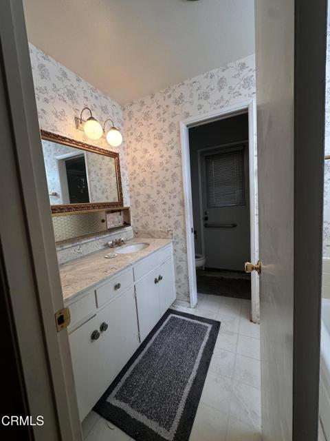 4800 Topeka Drive, Tarzana CA: https://media.crmls.org/mediaz/34a25e71-0b02-48c9-95e7-848cf6be726c.jpg
