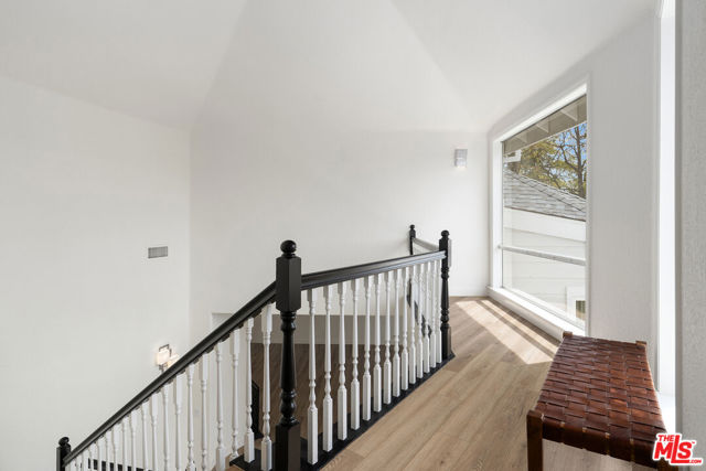 19555 Oxnard Street, Tarzana CA: https://media.crmls.org/mediaz/34a2a805-f7e0-4036-806a-4c08d537cae2.jpg
