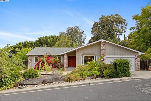 4321 Kingswood Dr, Concord CA: https://media.crmls.org/mediaz/34a39d8f-9343-448e-a0c9-cd4b43582bbb.jpg