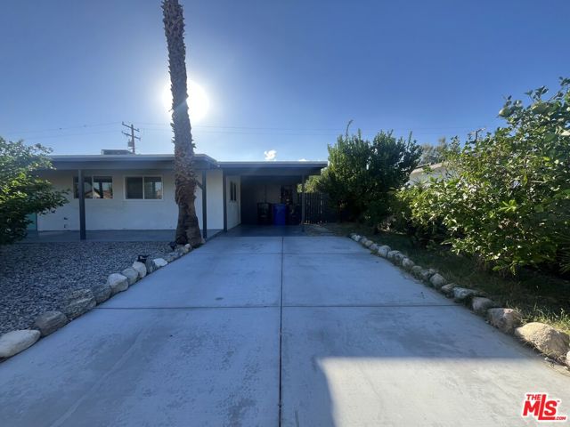 13423 Ramona Drive, Desert Hot Springs CA: https://media.crmls.org/mediaz/34a3c8b5-9197-4183-a024-cdae7a35921f.jpg