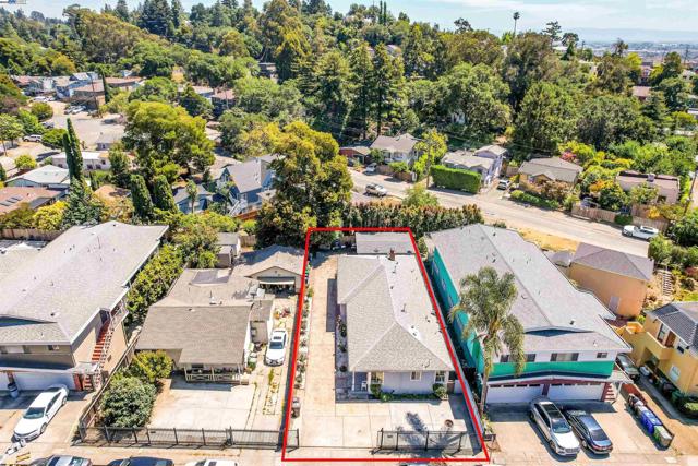 6133 Seminary Ave, Oakland CA: https://media.crmls.org/mediaz/34a4351b-7b4f-4532-819d-b6ff4b3228dd.jpg